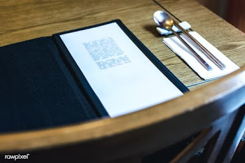 Table with a menu and silverware | Free stock photo - 449426