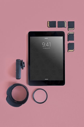 Tablet mockup with photography concept Free Psd