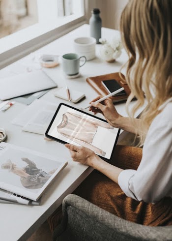 Tablet screen mockup, fashion designer | Free PSD Mockup - rawpixel