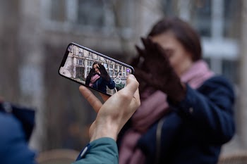 Taking a photo with an iPhone X