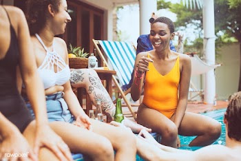 Talking group pool | Free stock photo - 8126