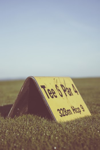 Tee 6 Par 4 328m Hcp 9