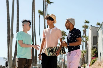 Teen boys hanging out, summer days in Venice… | Free stock photo | High Resolution image