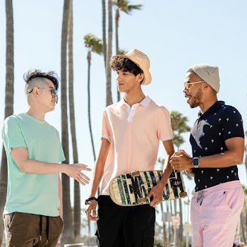 Teen boys hanging out, summer days in Venice… | Free stock photo | High Resolution image