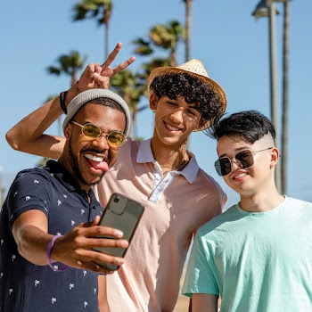 Teen boys taking selfie, enjoying summer… | Free stock photo | High Resolution image