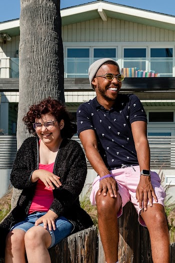 Teen friends enjoying summer in Venice Beach,… | Free stock photo | High Resolution image