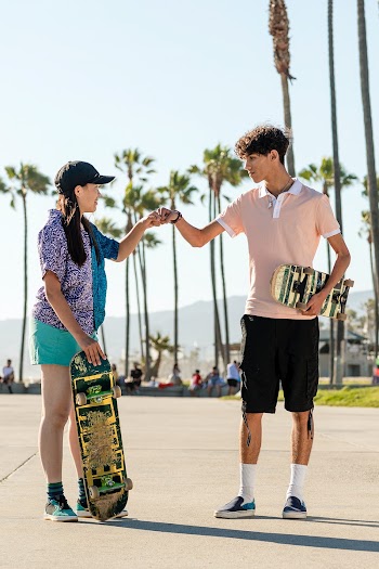 Teen friends fist bump, skaters at Venice… | Free stock photo | High Resolution image