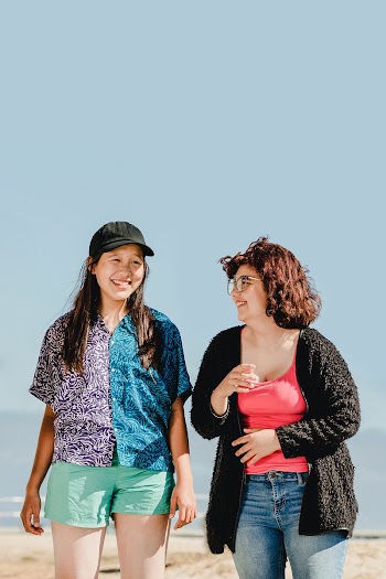 Teen girl friends, summer in Venice Beach,… | Free stock photo | High Resolution image