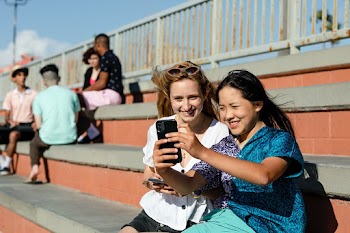 Teen girls watching viral videos, social… | Free stock photo | High Resolution image