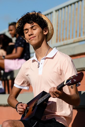 Teen playing ukulele, summer outdoors in… | Free stock photo | High Resolution image