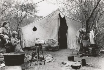 Tent home of white migrant from Arizona, near Harlingen, Texas.
1939. Photographer Lee Russell