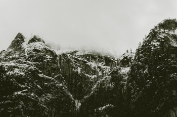 The ice-capped peaks of Yosemite!

https://heclicksshewrites.com/