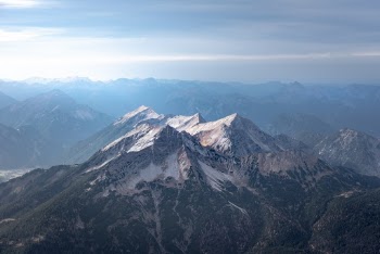 The smaller mountain in the front is the Daniel. What a lovely name :)
Right beside it is the Plattberg. Both are located in Tirol in Austria right at the border to Germany.