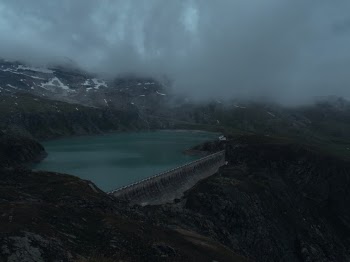 This excursion to the Cime Bianche Lakes, Breuil-Cervinia in the Valtournenche, was among the most beautiful excursions I did. The path is not so difficult and allows you to see breathtaking views.
If you love the mountains, but you are not expert hikers, I recommend visiting this place, because it will leave you speechless.