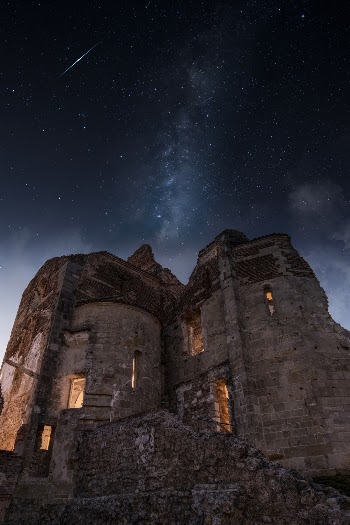 This is a composite edited in Λdobe Photoshop & Nik Software 
GEAR⤸
Foreground: @nikonitalia D5500 - Nikkor 18-135 mm
Sky: @nikonitalia D5500 - @samyanglensglobal 14 mm
Instagram Account - @therawhunter
https://www.instagram.com/therawhunter/