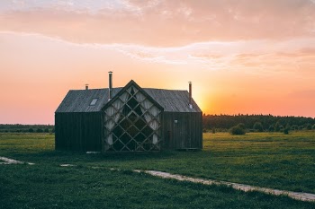 This is an amazing place located around 2 hrs driving from Moscow, Russia
This whole wooden house can be rent for a day or whole season to enjoy and wonder how pretty these places are