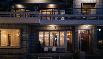This was a typical house. It was an old house in the old city. A young man bought this house, and it was reborn as a wonderful place. There’s no one who doesn’t know this place right now. Interesting. It’s very nice to know that old buildings can breathe again.