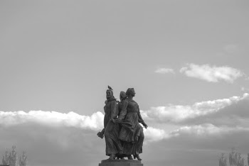 Three Mans Statue