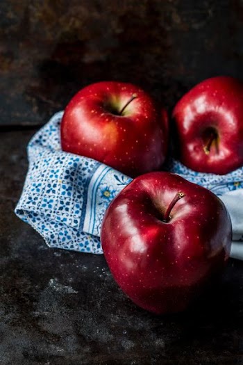 three red apples