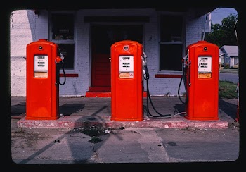 Three red gas pumps, S. Flores, San Antonio,… | Free public domain photo