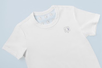 Thumbs up t-shirt, social media | Free Photo - rawpixel