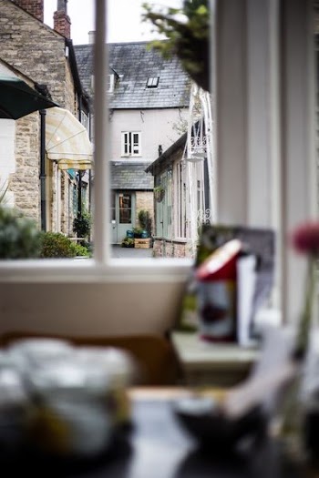 tilt-shift lens photography of window