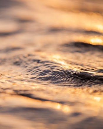 tilt shift photography of sea wave