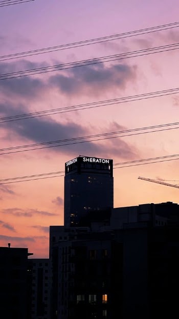 Time Lapse of Sky over Sheraton Hotel in Evening · Free Stock Video