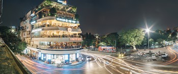 Timelapse of Building Near Busy Concrete Roads