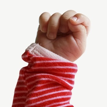 Tiny baby hand collage element | Free PSD - rawpixel