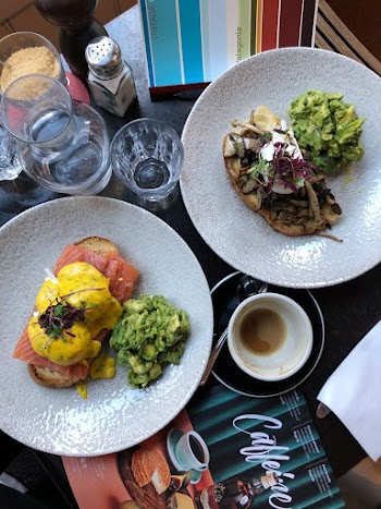 Toast Dish with Avocado Set