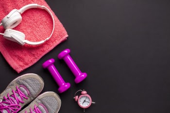 Top view arrangement with pink sporty items Free Photo