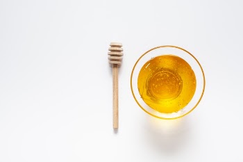 Top view bowl filled with homemade honey Free Photo