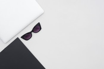 Top view minimalist desk arrangement Free Photo