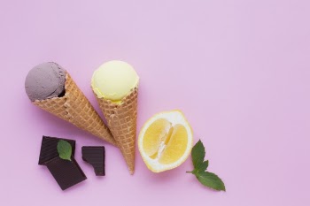 Top view of ice cream cones Free Photo