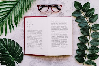 Top view open book mockup Free Psd