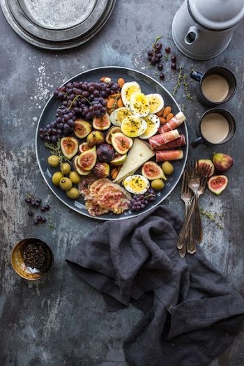 top view photography of fruits in plate