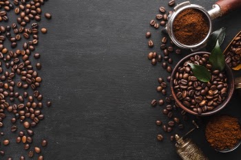 Top view roasted coffee beans with copy space Free Photo