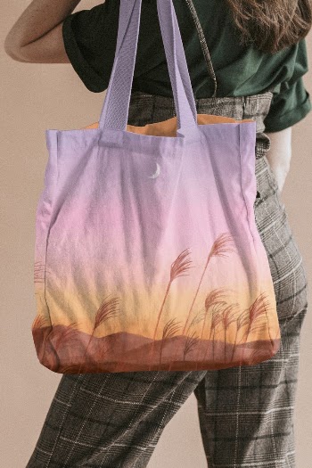 Tote bag editable mockup, women's | Free PSD Mockup - rawpixel