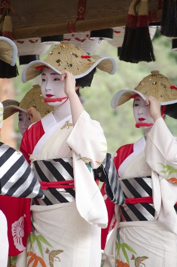 Traditional Japanese women in kimono | Free Photo - rawpixel