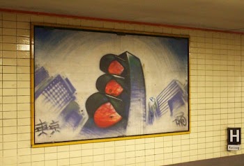          Traffic Light Graffiti Free Photo     