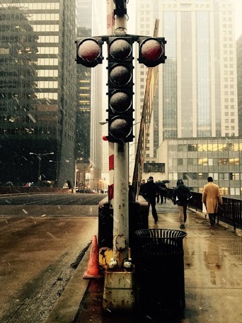 Traffic Light on Road High-saturated Photography