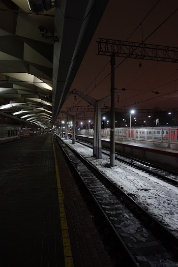 Train station platform | Free Photo - rawpixel