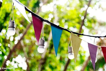 Triangular festive decorations | Free stock photo - 555919