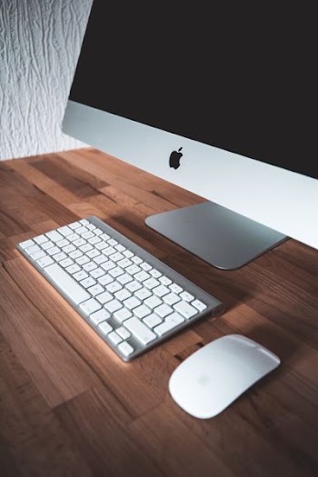 turned-off silver iMac
