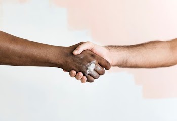 two people handshaking