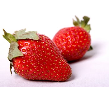 two_strawberries.jpg