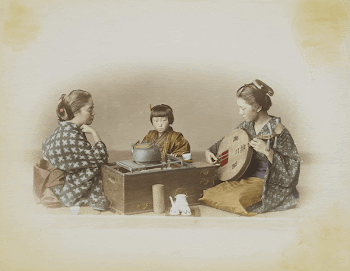 two young women and a little | Free Photo - rawpixel
