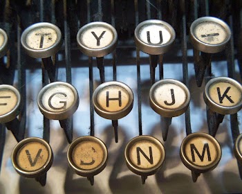 typewriterA008.jpg