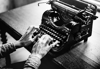          Typing Typewriter Free Photo     